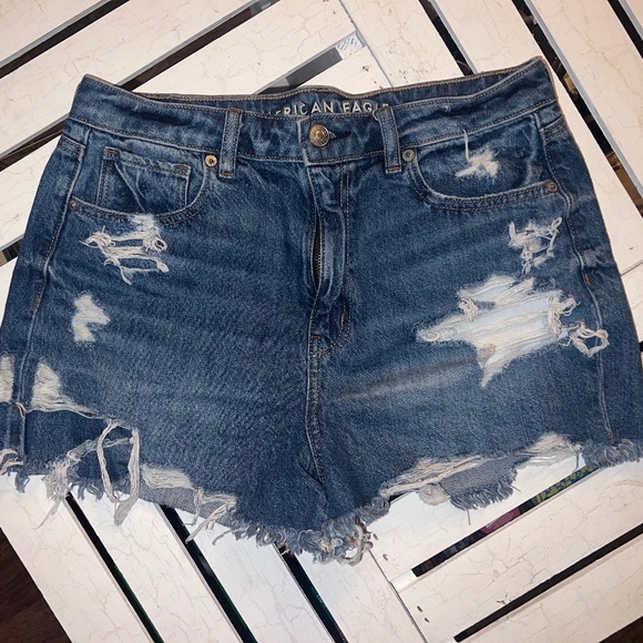 American Eagle Outfitters Pants - American Eagle “Mom” Shorts